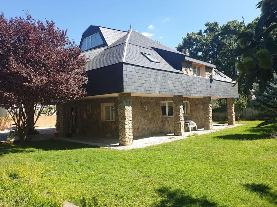Chalet De 5 Habitaciones En La Sierra De Madrid El Olivo De Miraflores Мирафлорес-де-ла-Сьерра Экстерьер фото