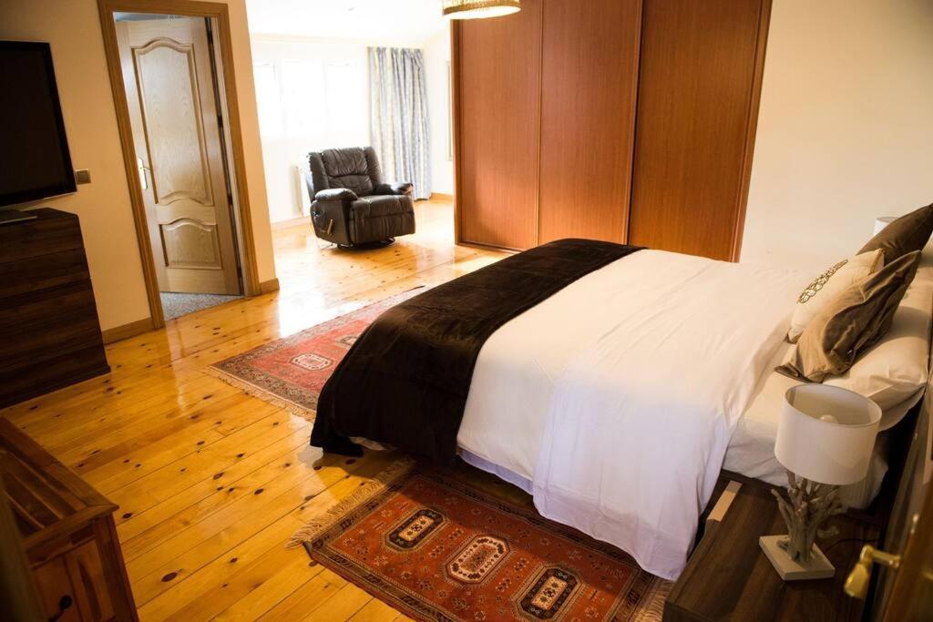 Chalet De 5 Habitaciones En La Sierra De Madrid El Olivo De Miraflores Мирафлорес-де-ла-Сьерра Экстерьер фото