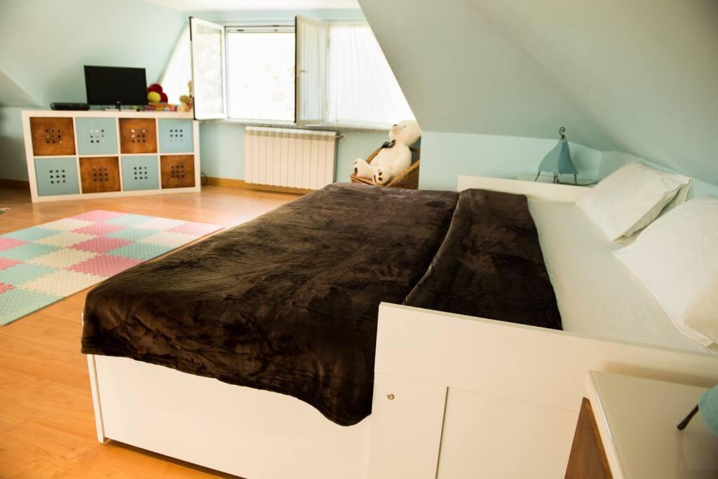 Chalet De 5 Habitaciones En La Sierra De Madrid El Olivo De Miraflores Мирафлорес-де-ла-Сьерра Экстерьер фото