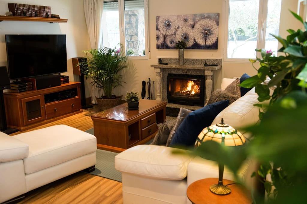 Chalet De 5 Habitaciones En La Sierra De Madrid El Olivo De Miraflores Мирафлорес-де-ла-Сьерра Экстерьер фото