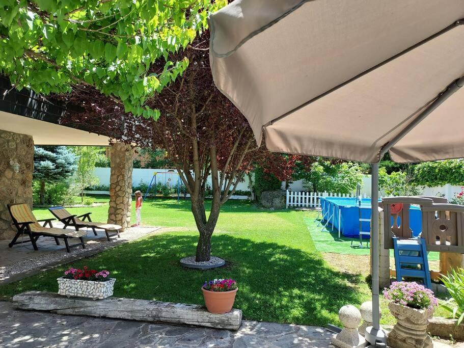 Chalet De 5 Habitaciones En La Sierra De Madrid El Olivo De Miraflores Мирафлорес-де-ла-Сьерра Экстерьер фото