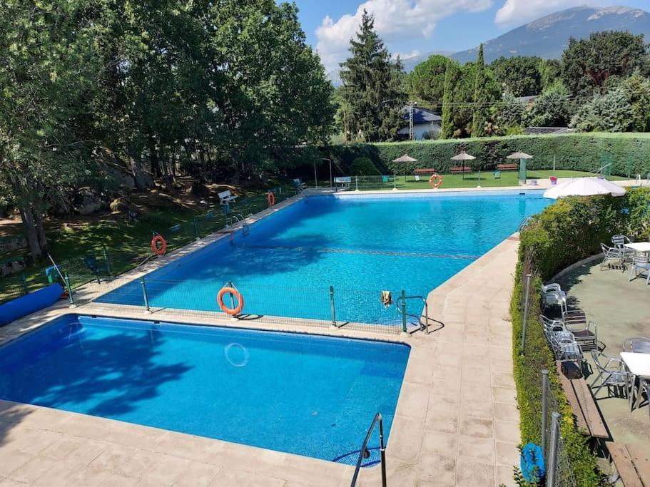 Chalet De 5 Habitaciones En La Sierra De Madrid El Olivo De Miraflores Мирафлорес-де-ла-Сьерра Экстерьер фото