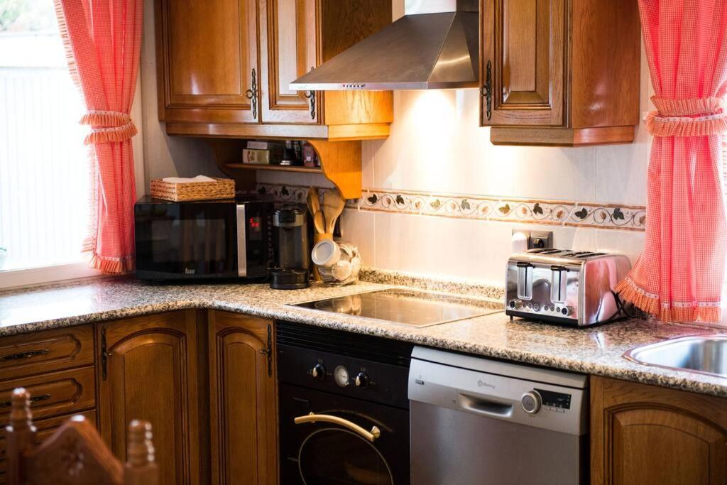 Chalet De 5 Habitaciones En La Sierra De Madrid El Olivo De Miraflores Мирафлорес-де-ла-Сьерра Экстерьер фото